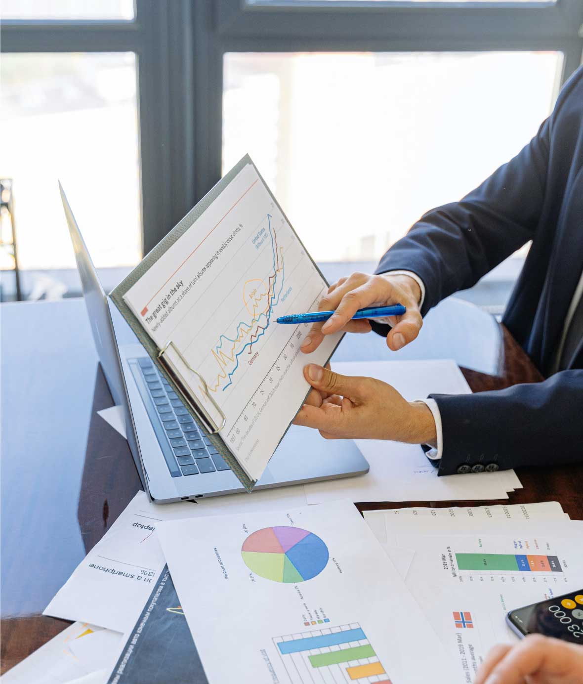 Investment platform interface showing key features